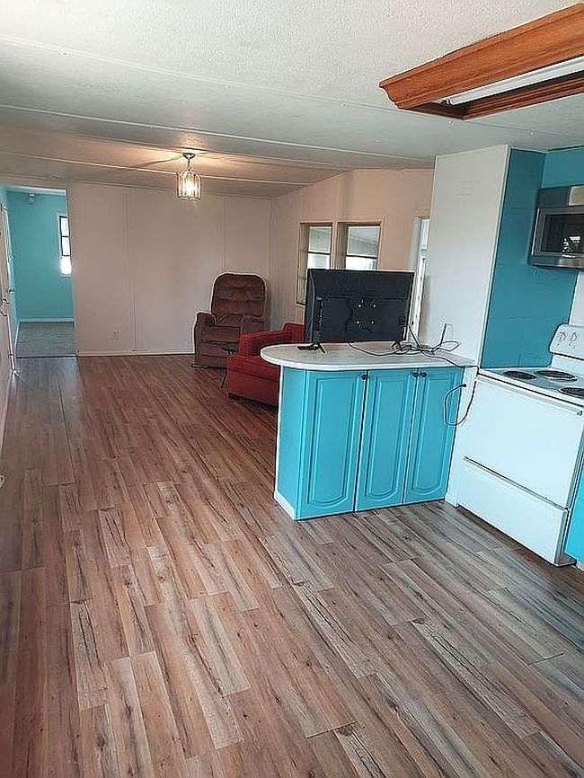 Additional photo 1 of property located at 2012 S Olga Dr Trailer 36