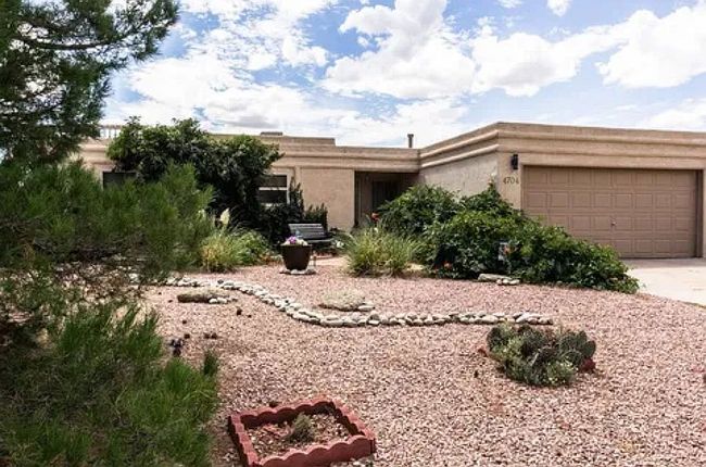 Photo of 4704 Butterfield Trl Nw, Albuquerque, NM