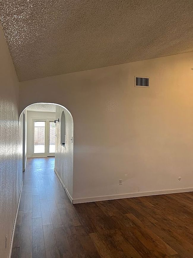 Image of 613 E 26th St