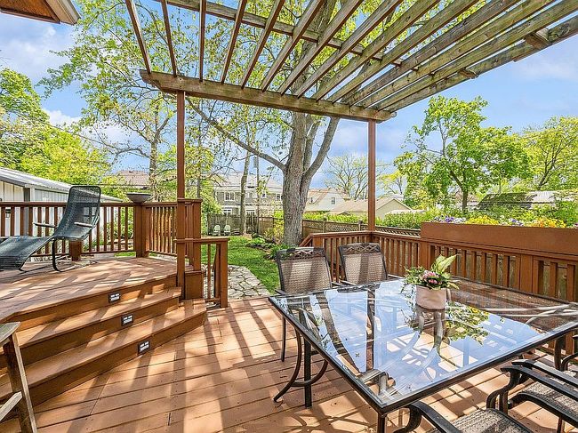 Photo of 933 Rosemary Ter, Deerfield, IL