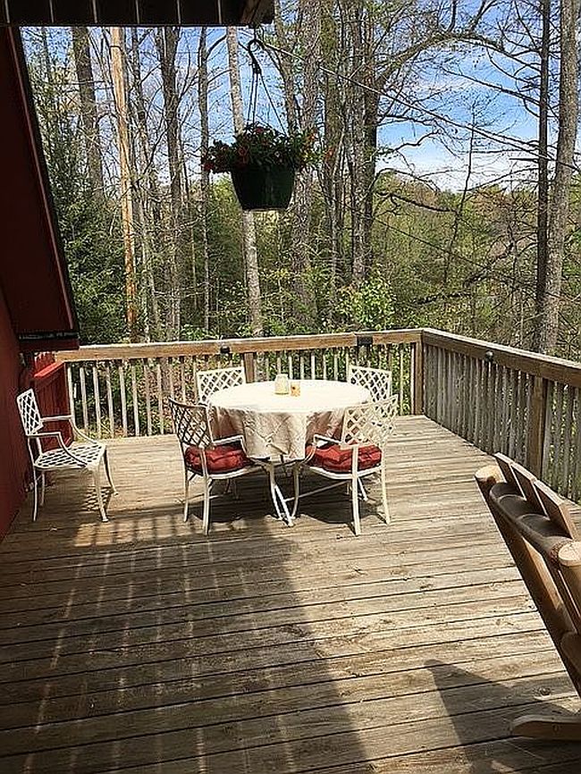 Photo of 537 Gatlin Dr, Gatlinburg, TN