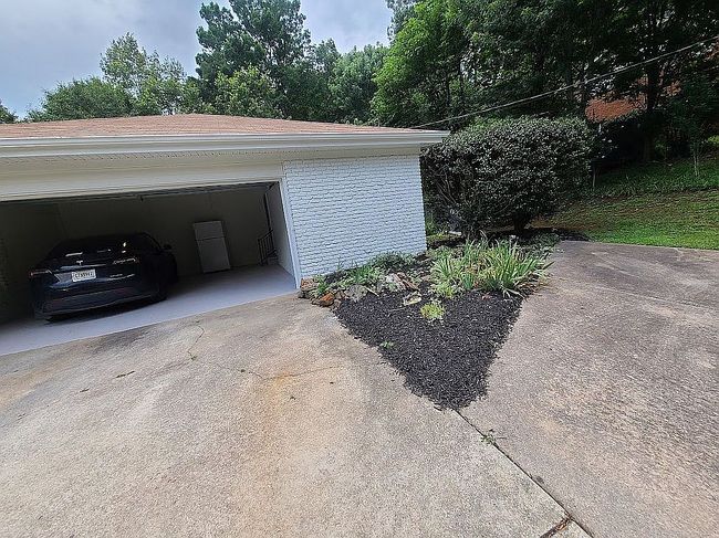 Photo of 1002 Dixon Dr, Gainesville, GA
