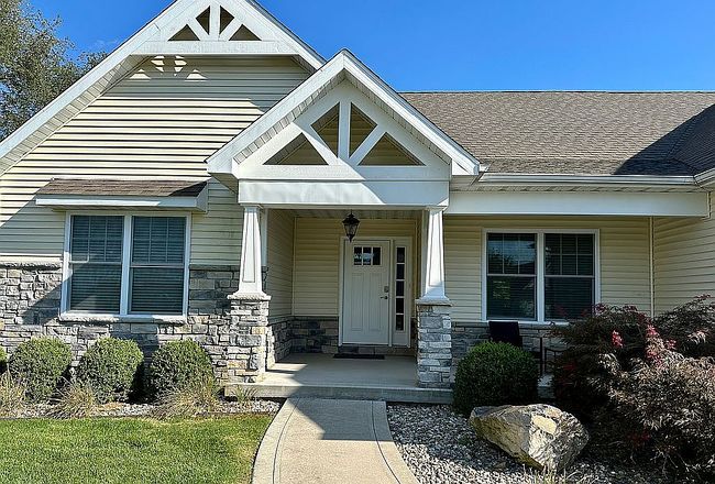 Additional photo 1 of property located at 409 Maple Ridge Dr