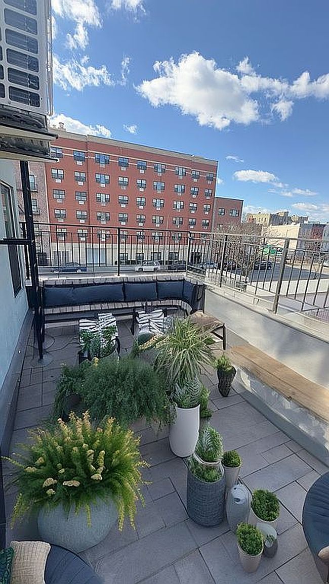 Image of 22 Radde Pl
