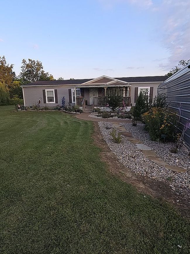 Photo of 1555 Maple Grove Rd