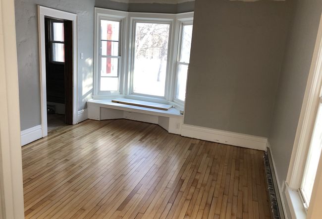 Additional photo 3 of property located at 815 Fox River Dr