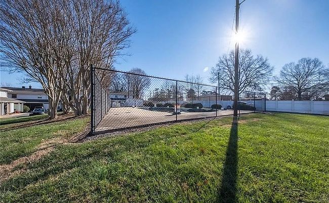 Photo of 101 Oxford Pl Apt 10, High Pt, NC