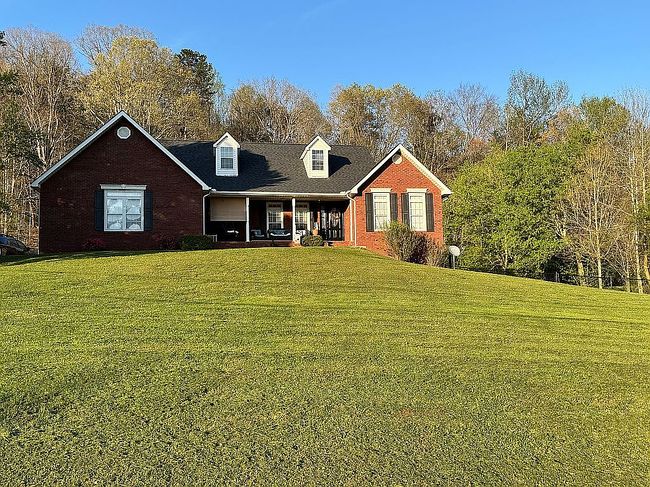 Photo of 949 Hill St, Jellico, TN