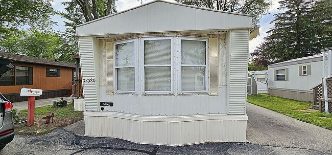 Photo of 32580 N Center Ln
