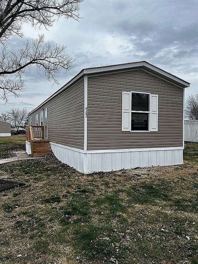 Additional photo 4 of property located at 1707 E Blanchard Ave Lot 33