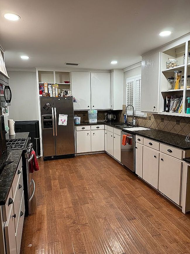 Additional photo 3 of property located at 303 Lakeview Dr