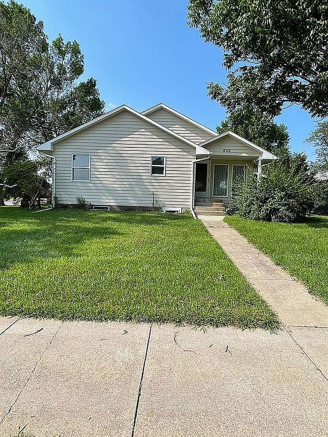 Image of 420 W 2nd St