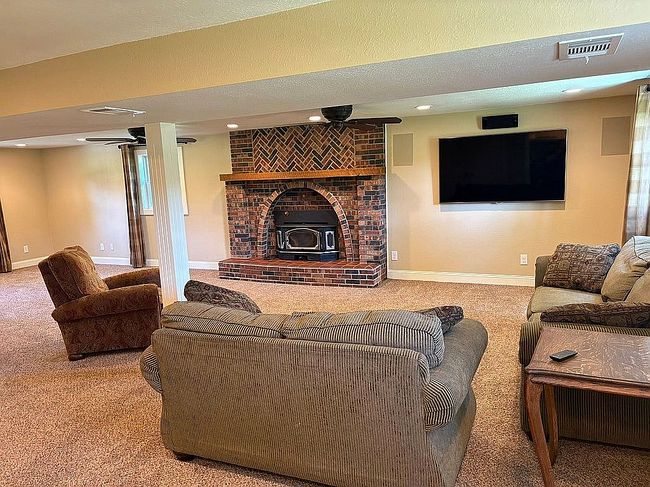 Photo of 14580 Leavenworth Rd, Basehor, KS