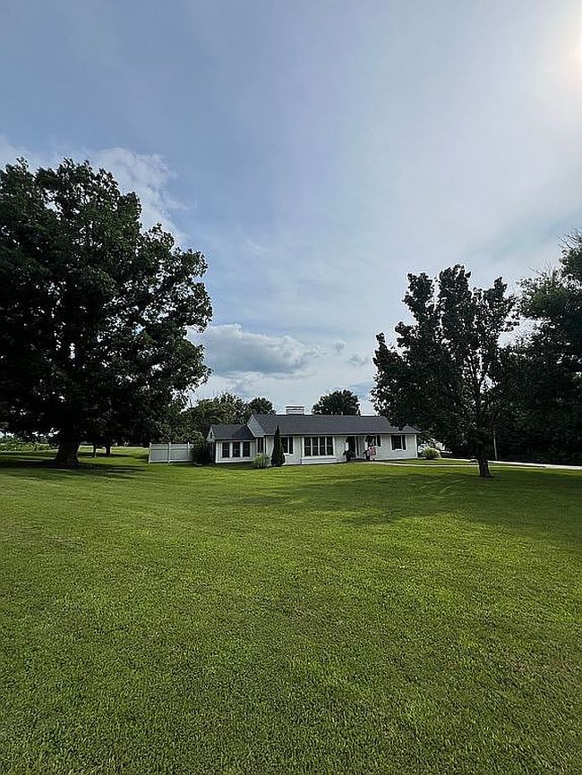 Photo of 1008 Walnut St, Macon, MO