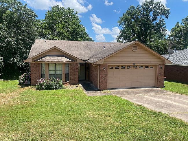 908 N 20th St, Van Buren, AR