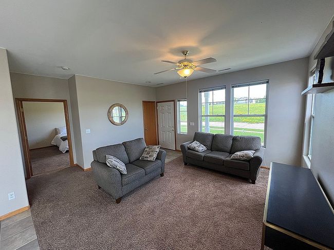 Photo of 1401 Tower Ln Ne, Cedar Rapids, IA