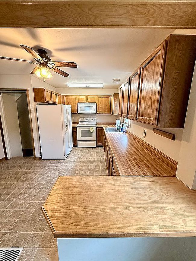 Photo of 511 11th St N, Moorhead, MN