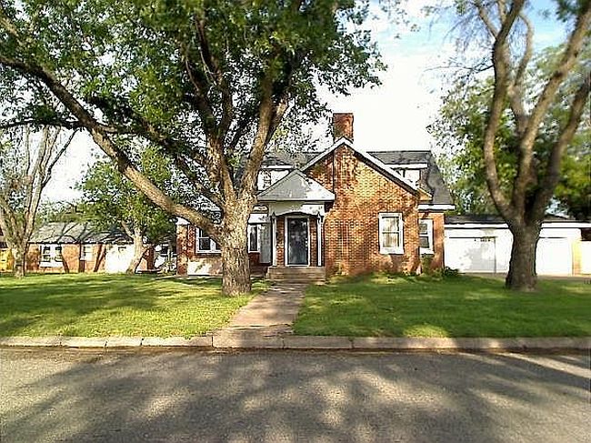 Photo of 2002 Cedar Crest Dr