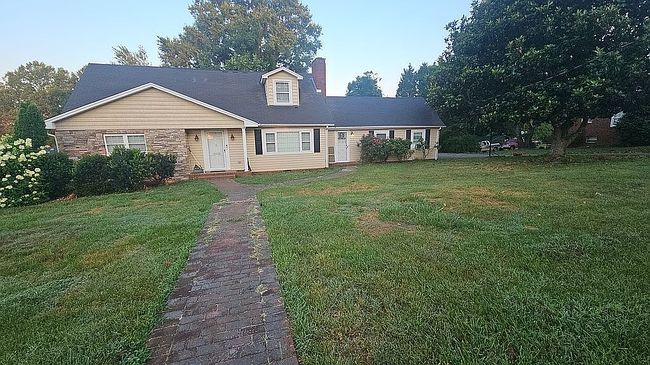 Photo of 10 Woods Dr, Granite Falls, NC