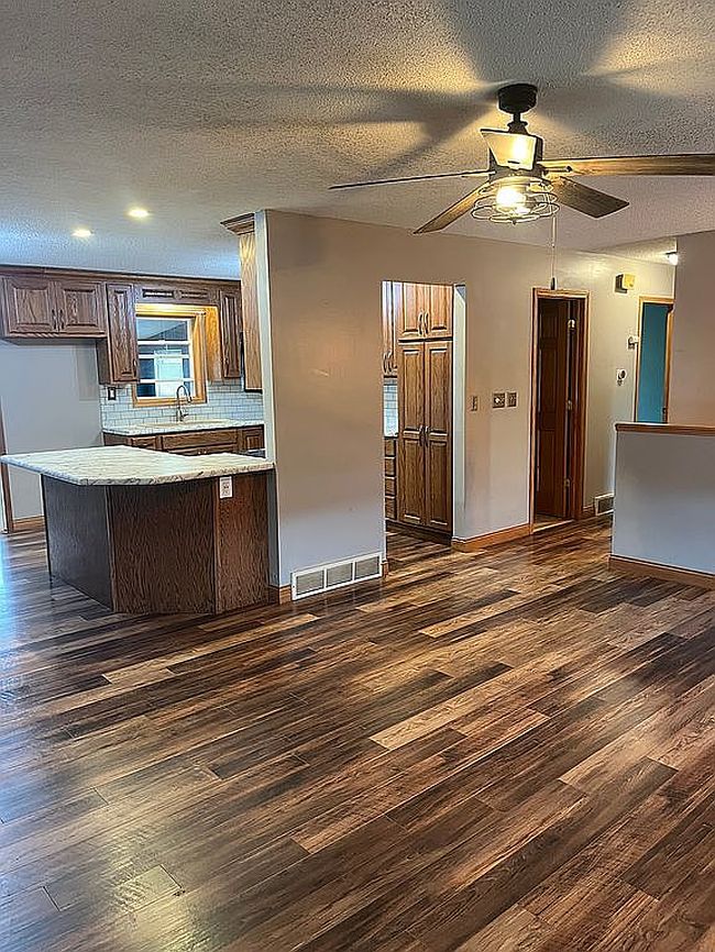 Additional photo 3 of property located at 214 W Kent St