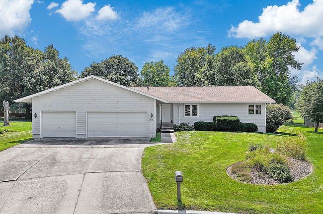 Photo of 7808 Sharon Dr, Urbandale, IA