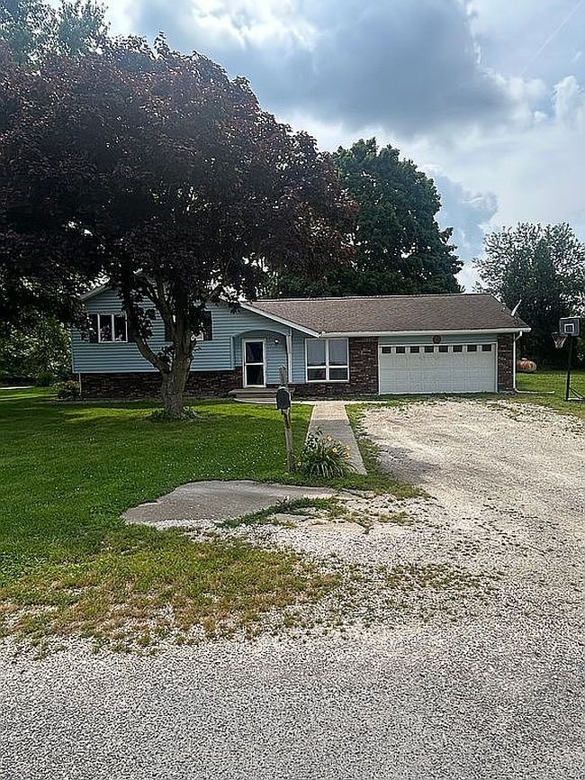 465 Lakeview Dr, Greenfield, IL