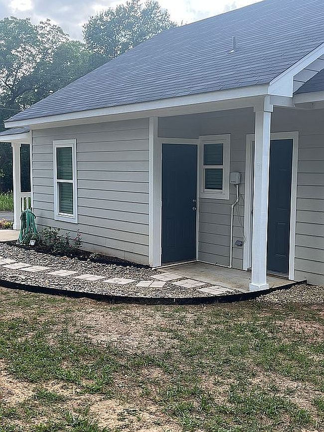 Photo of 129 E Miller St, Gladewater, TX
