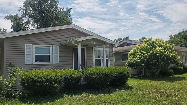 Photo of 320 Walnut Ave, Charleston, IL