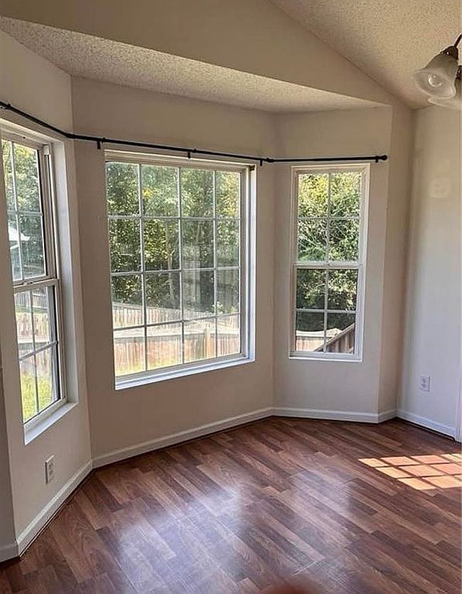 Photo of 925 Londonderry Dr, High Point, NC