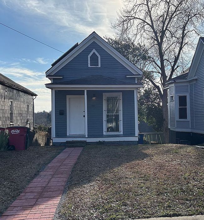 Image of 990 Maple St