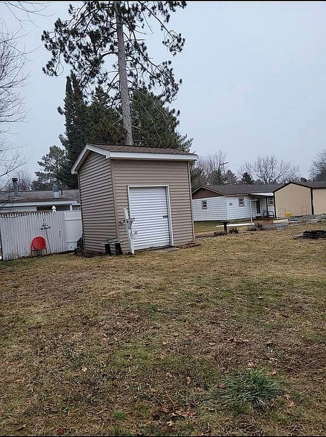 Photo of 1924 Lakewoods Beach Rd, Saint Helen, MI