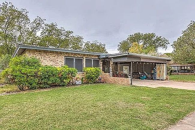 Photo of 211 Paloma St, Winters, TX