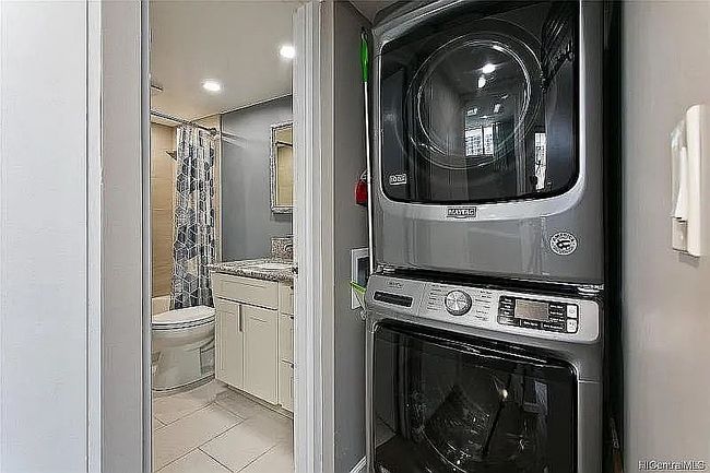 Additional photo 1 of property located at 1860 Ala Moana Blvd Apt 1308