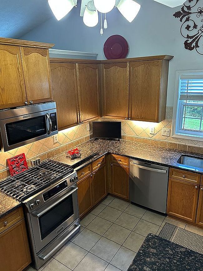 Photo of 1495 Creek Pointe Cir, Lawrenceville, GA