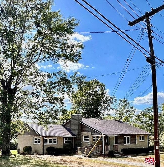 Additional photo 1 of property located at 609 Legion Park Rd