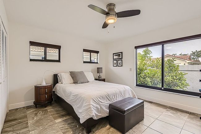 Image of 6785 Villas Dr E