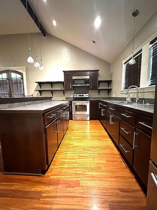 Image of 214 Holly St