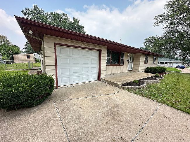 Photo of 1001 Desoto Dr, Bartonville, IL