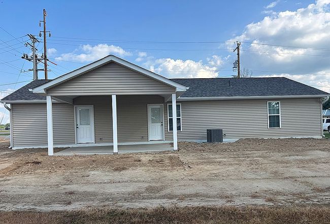 Photo of 105 Estes Dr, Scott City, MO