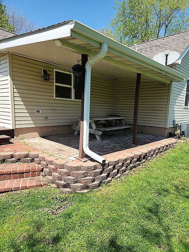 Image of 400 E Lake St