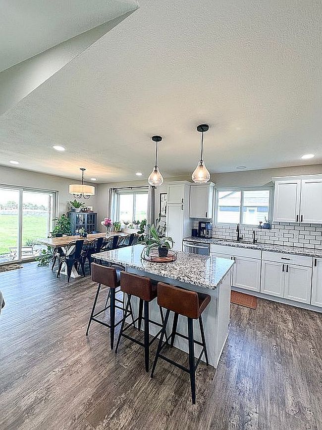 Additional photo 3 of property located at 209 Tonya Dr