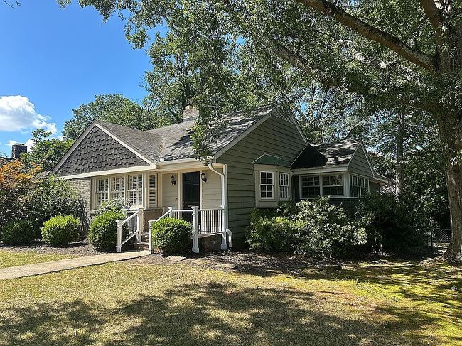 Photo of 2 Seminole Dr, Greenville, SC