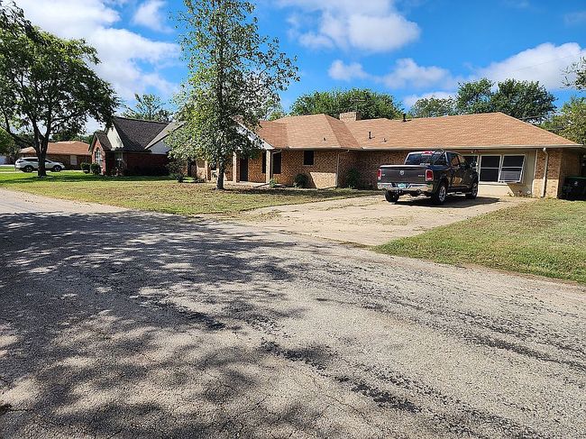 Photo of 508 S Pedigo St, Pilot Point, TX