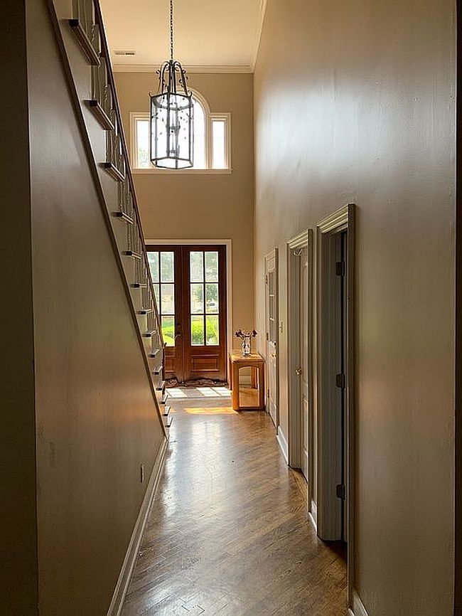 Image of 1659 Country Club Dr
