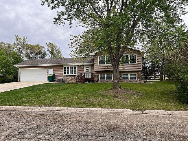 Image of 102 Maplewood Dr