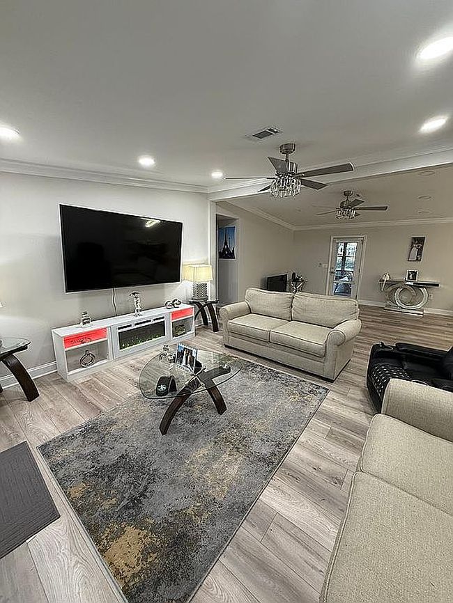 Image of 1135 Highgate Blvd
