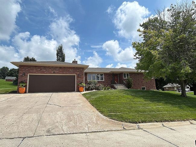 Photo of 800 Valley View Dr, Wisner, NE