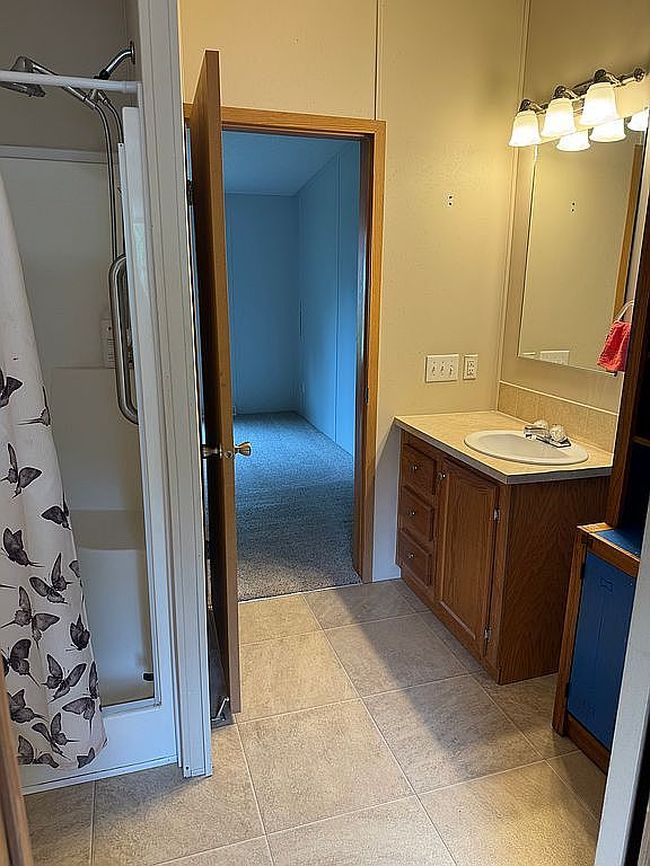 Photo of 714 Golfview Cir, Elk Rapids, MI