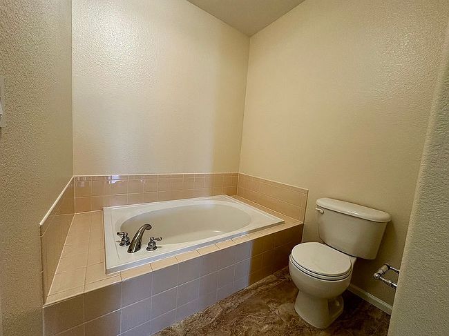 Additional photo 2 of property located at 2215 Calais Dr #G