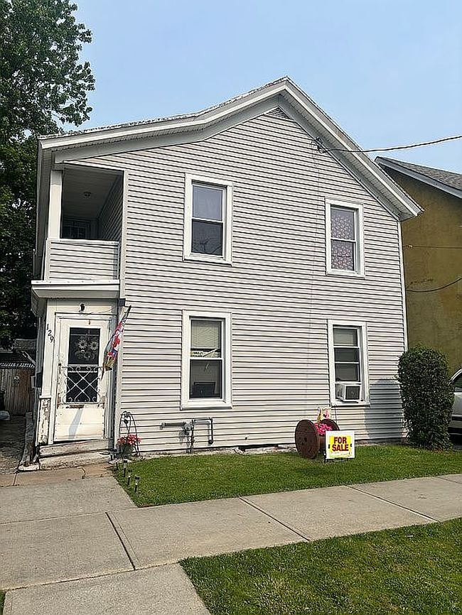 Image of 129 1st St